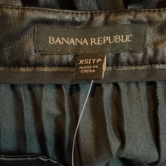 Banana Republic Leather-like Pleated Skirt. - Picture 3 of 6
